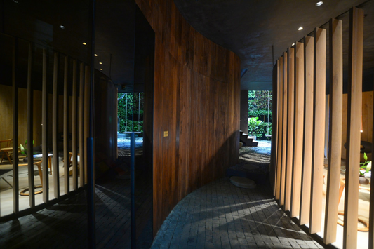 S Plus, Asian charm in the technology & contemporary space